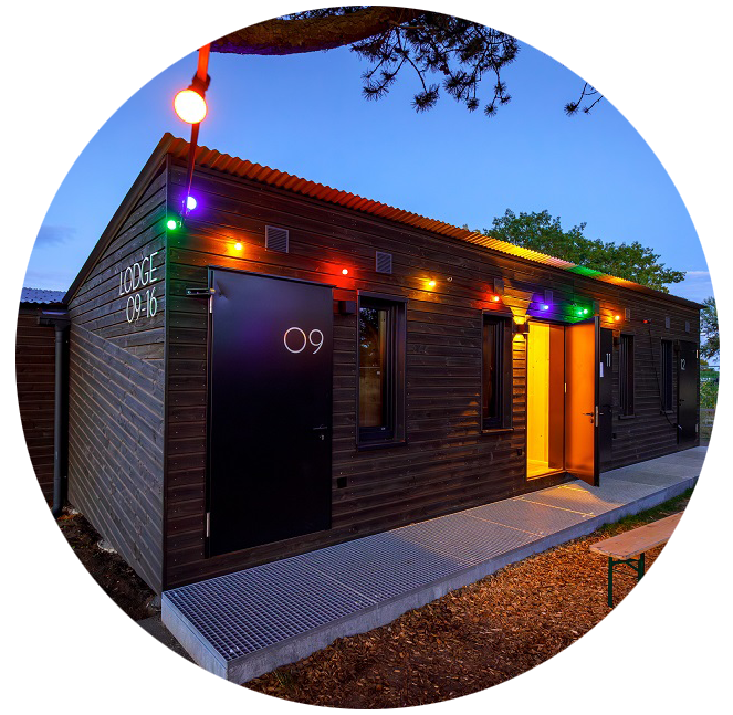 jugendreisen_betreut_grömitz_camp_lodges_aussenansicht (6)sd